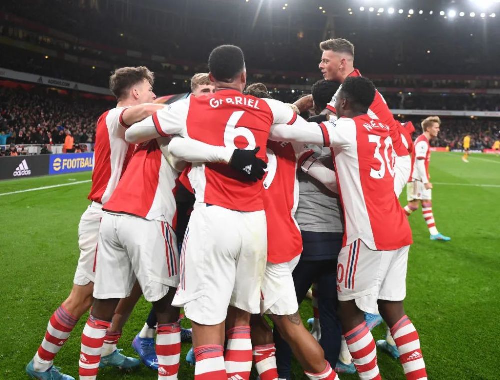  阿森纳补时绝杀水晶宫保留争冠悬念